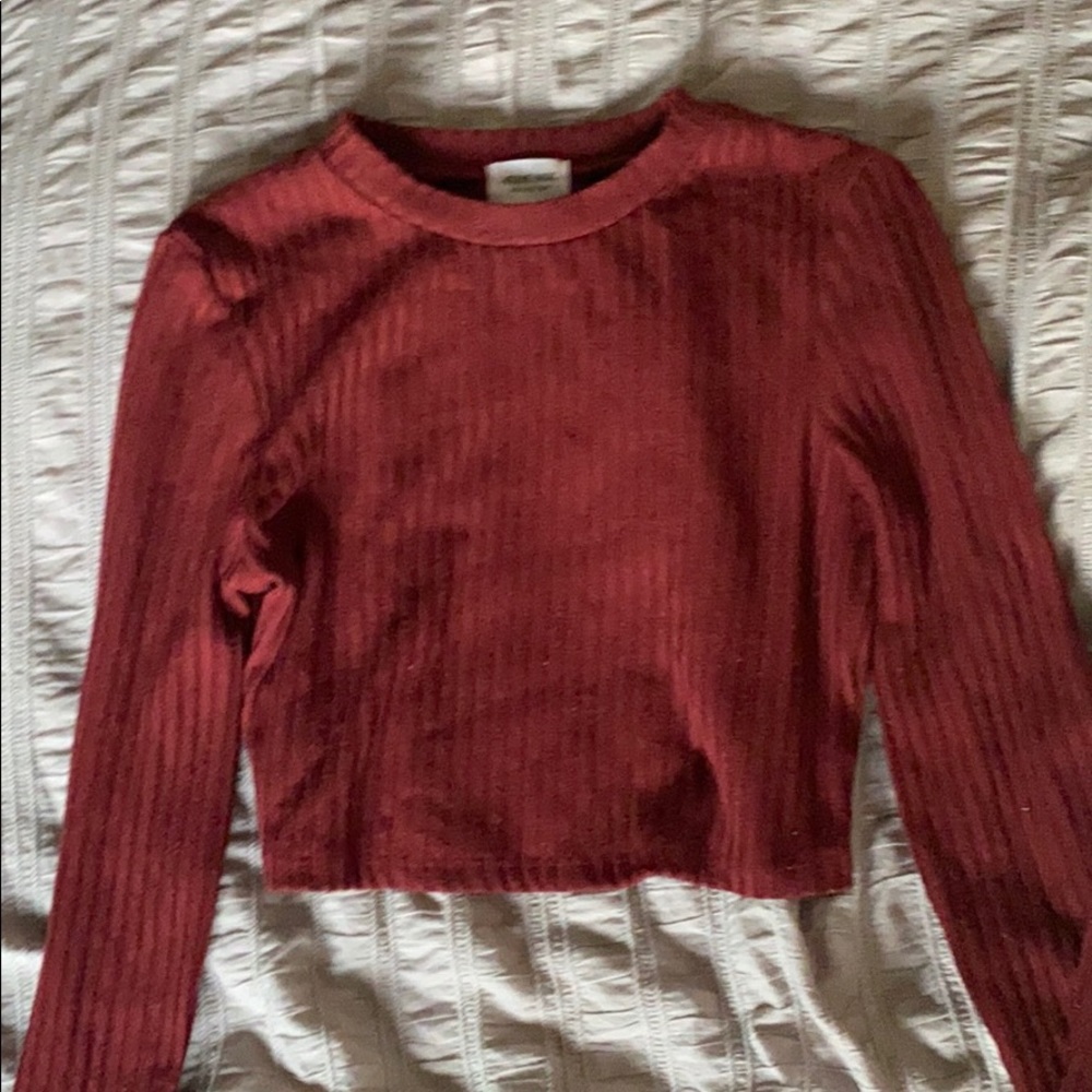 Burgundy red long sleeve crop top